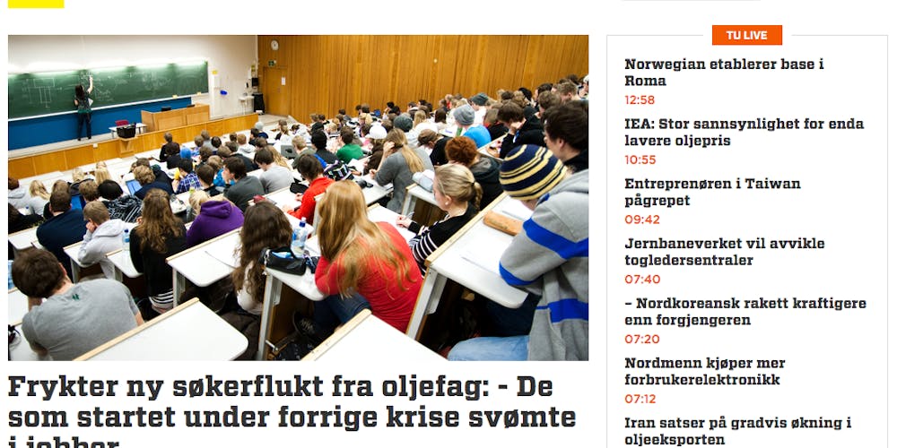 skjermdump av Teknisk Ukeblad med tittel "Fryker ny søkerflukt fra oljefag" med bilde av mange elever i et auditorium